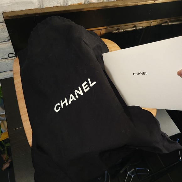 Chanel Quilted Lambskin Perfect Edge Tote - Picture 14 of 15